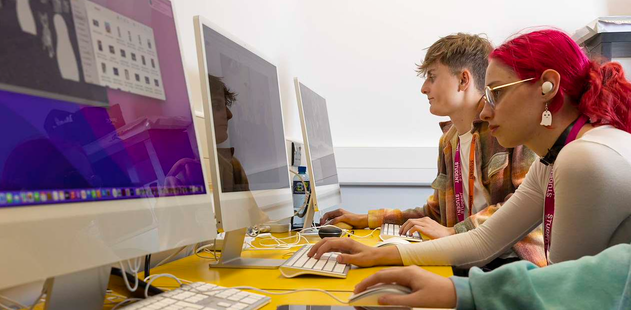 Dartford_Landscape_Graphics_students_working_on_macs