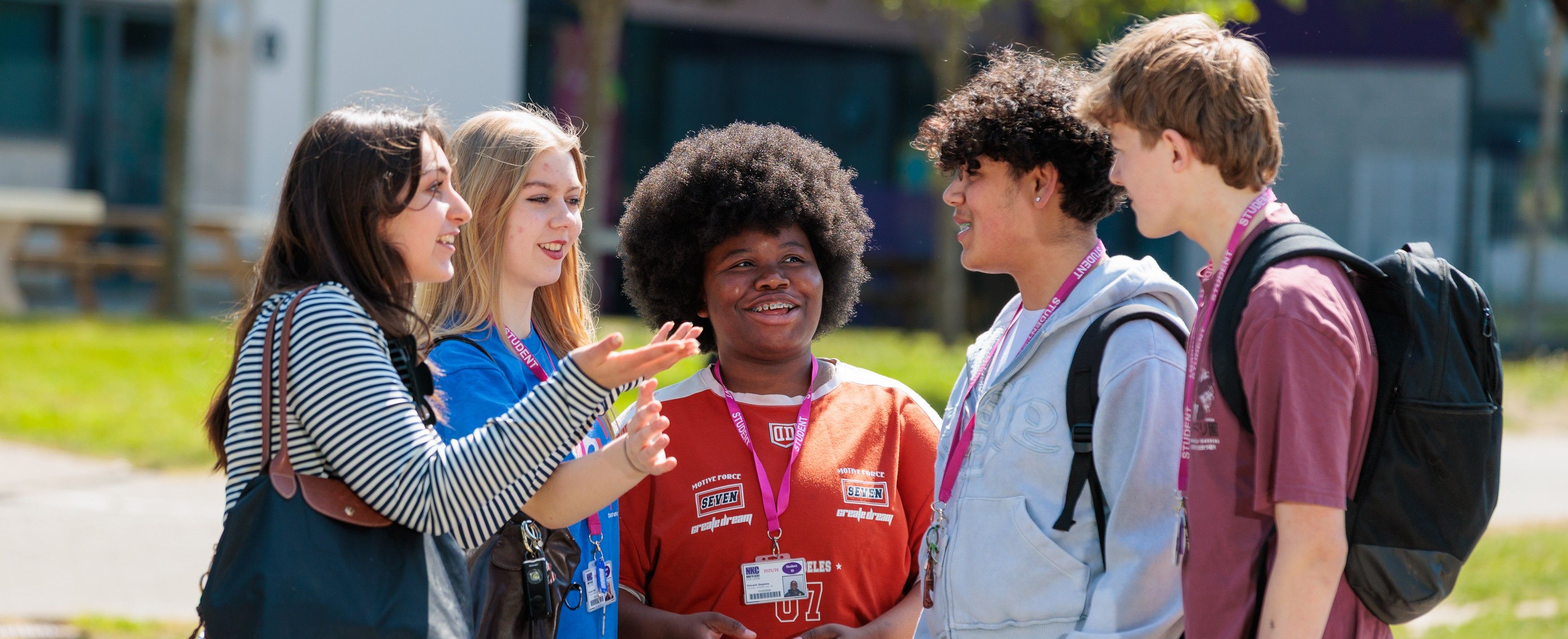 dartford-college-landcape-group-of-students-talking-outside
